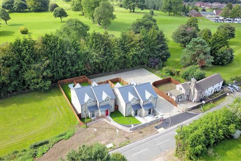 2 bedroom semi-detached house to rent, Harpers Close, Coalway