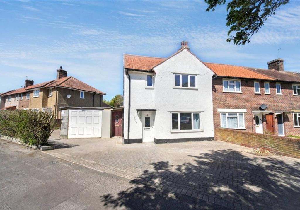 Detached house exterior, driveway, garage