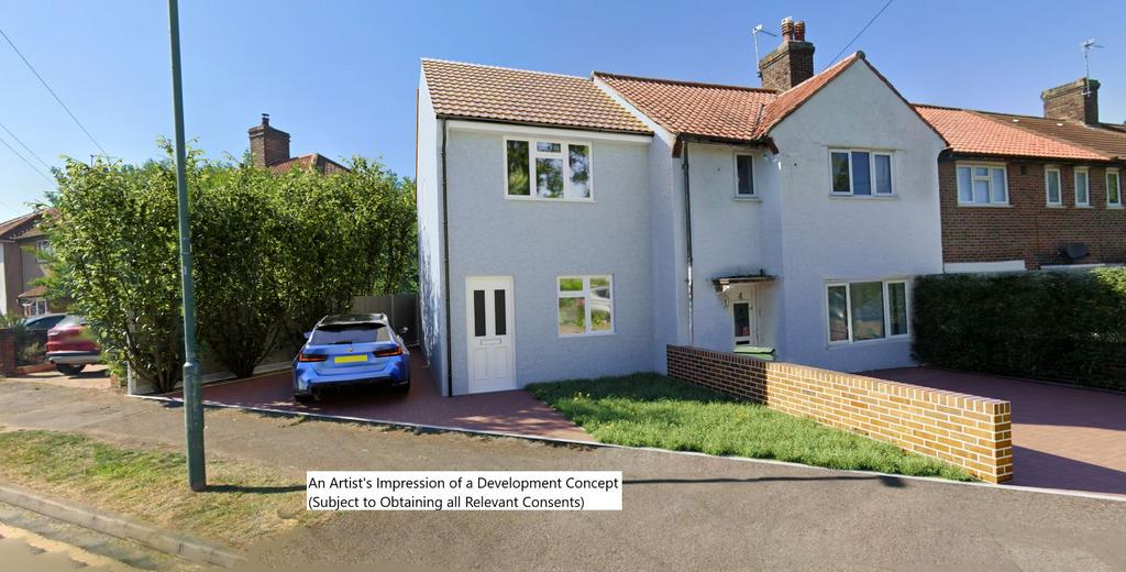 Detached house exterior, driveway