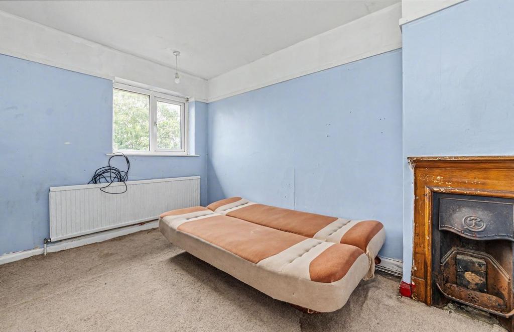 Bedroom, fireplace