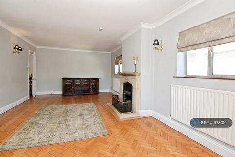 3 bedroom detached house to rent, Grange Road, Berkshire, SL6