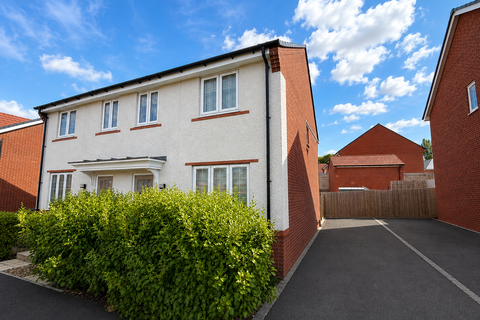 3 bedroom semi-detached house to rent, Mowbray Drive, Bushby, LE7