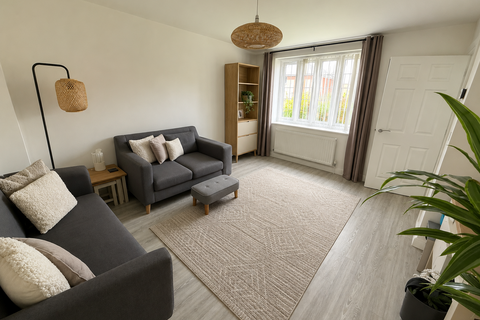 3 bedroom semi-detached house to rent, Mowbray Drive, Bushby, LE7