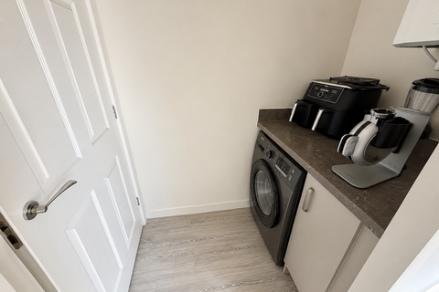 3 bedroom semi-detached house to rent, Mowbray Drive, Bushby, LE7