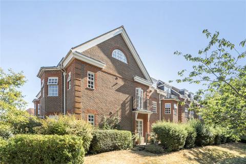 2 bedroom retirement property for sale, Ravens Court, Castle Village, Berkhamsted, Hertfordshire, HP4