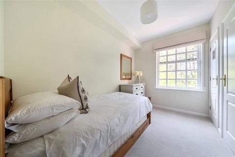 2 bedroom retirement property for sale, Ravens Court, Castle Village, Berkhamsted, Hertfordshire, HP4