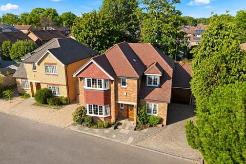 4 bedroom detached house for sale, Jays Close, St. Albans AL2
