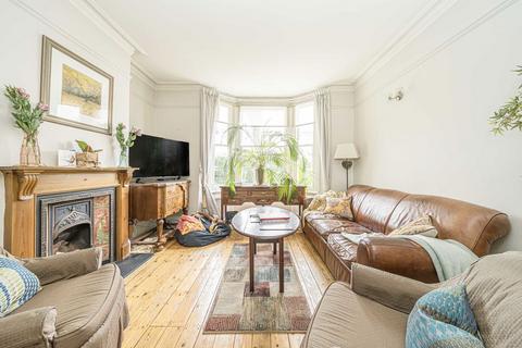 3 bedroom terraced house to rent, Station Road, Hampton TW12