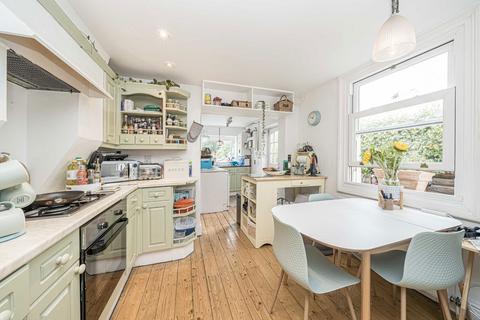 3 bedroom terraced house to rent, Station Road, Hampton TW12