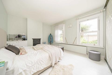 3 bedroom terraced house to rent, Station Road, Hampton TW12
