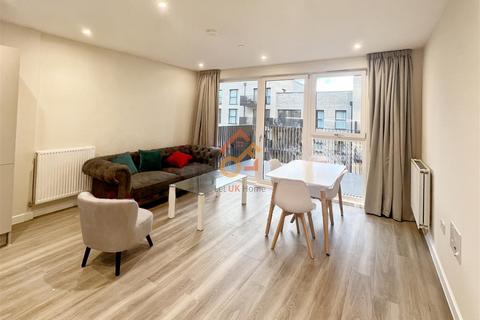 3 bedroom flat to rent, Alder Point, 2 Green Ferry Way, London, E17