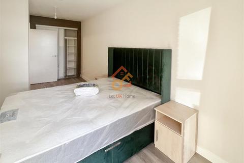 3 bedroom flat to rent, Alder Point, 2 Green Ferry Way, London, E17