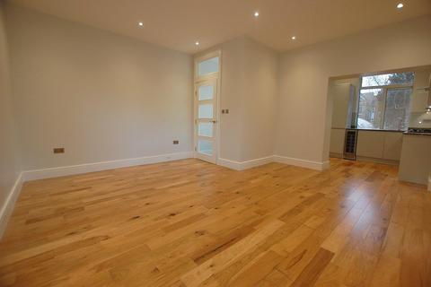 2 bedroom apartment to rent, Flat 2, Eastgate House