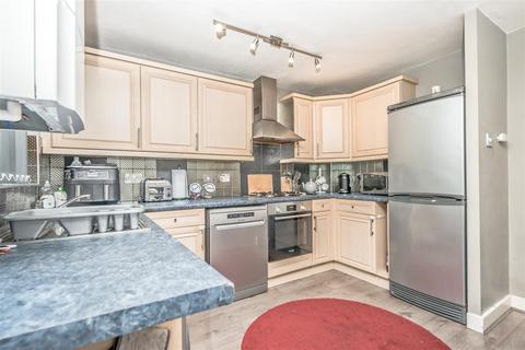3 bedroom townhouse for sale, Chiltern Court, Leeds