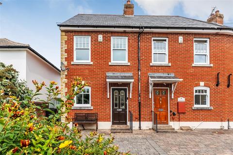 HIGHLANDS MEWS, SOUTH LEATHERHEAD, KT22