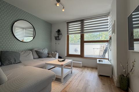 2 bedroom flat to rent, Cathedral Walk, Bristol, BS1