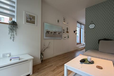 2 bedroom flat to rent, Cathedral Walk, Bristol, BS1
