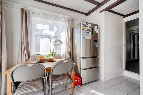 3 bedroom semi-detached house for sale, Upper Brighton Road, West Sussex BN15