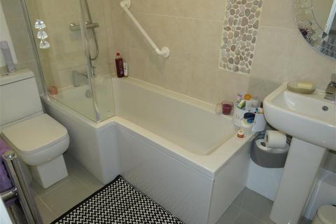 2 bedroom apartment to rent, Lawford Grove, Shirley, SOLIHULL