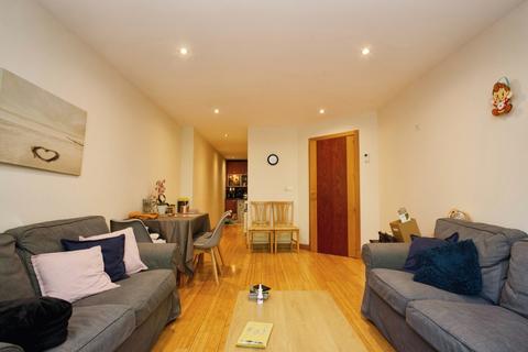 2 bedroom flat for sale, South Mews, Magretian Place, CARDIFF, South Glamorgan, CF10