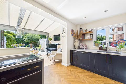 4 bedroom semi-detached house for sale, Chertsey Road, Surrey GU20