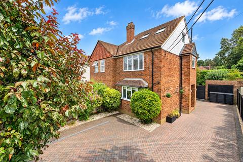 4 bedroom semi-detached house for sale, Chertsey Road, Surrey GU20