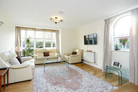 2 bedroom apartment to rent, Keble Place Barnes SW13