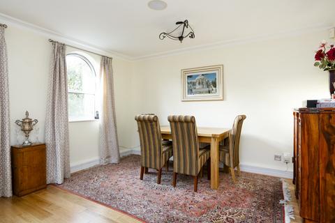 2 bedroom apartment to rent, Keble Place Barnes SW13