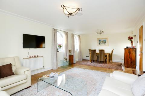 2 bedroom apartment to rent, Keble Place Barnes SW13
