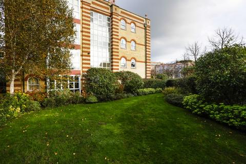 2 bedroom apartment to rent, Keble Place Barnes SW13