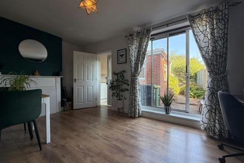 3 bedroom terraced house to rent, Newbury Road, WORCESTER, WR2