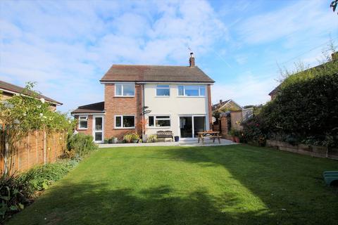 4 bedroom detached house for sale, Eastview Drive, Rayleigh, SS6