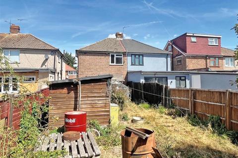 3 bedroom semi-detached house for sale, Chaucer Avenue, HAYES