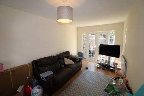3 bedroom house to rent, Hutton Drive, Brentwood, CM13