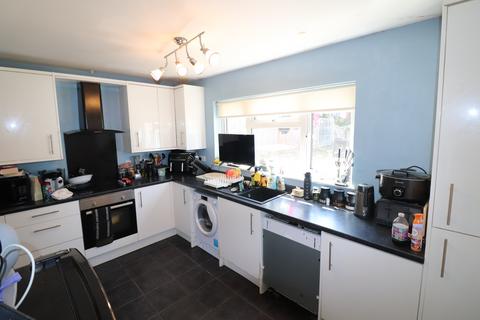 3 bedroom house to rent, Hutton Drive, Brentwood, CM13