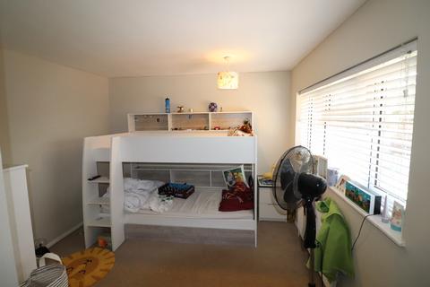 3 bedroom house to rent, Hutton Drive, Brentwood, CM13