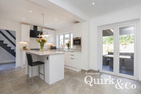 3 bedroom detached house for sale, Hallet Road, Canvey Island, SS8