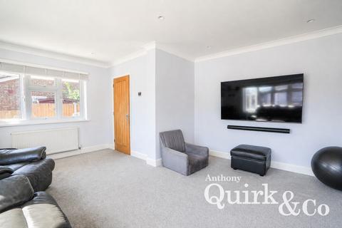 3 bedroom detached house for sale, Hallet Road, Canvey Island, SS8