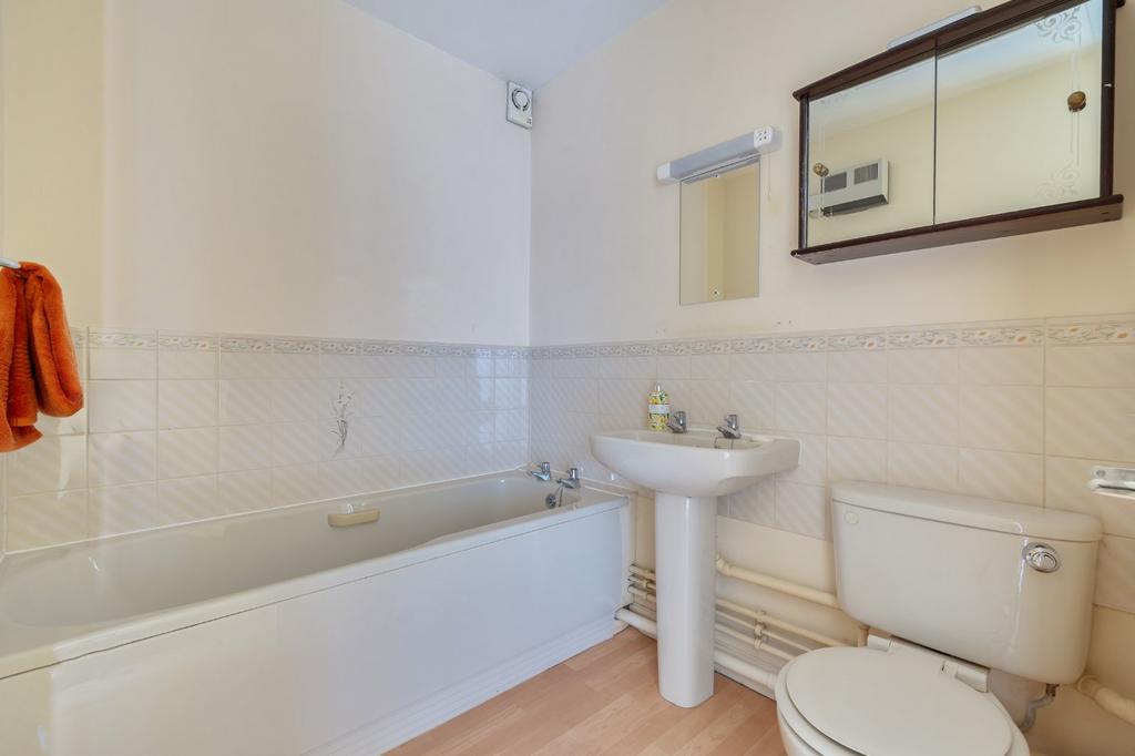 Apartment in Reading - View 4