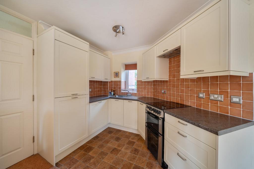 Apartment in Reading - View 5