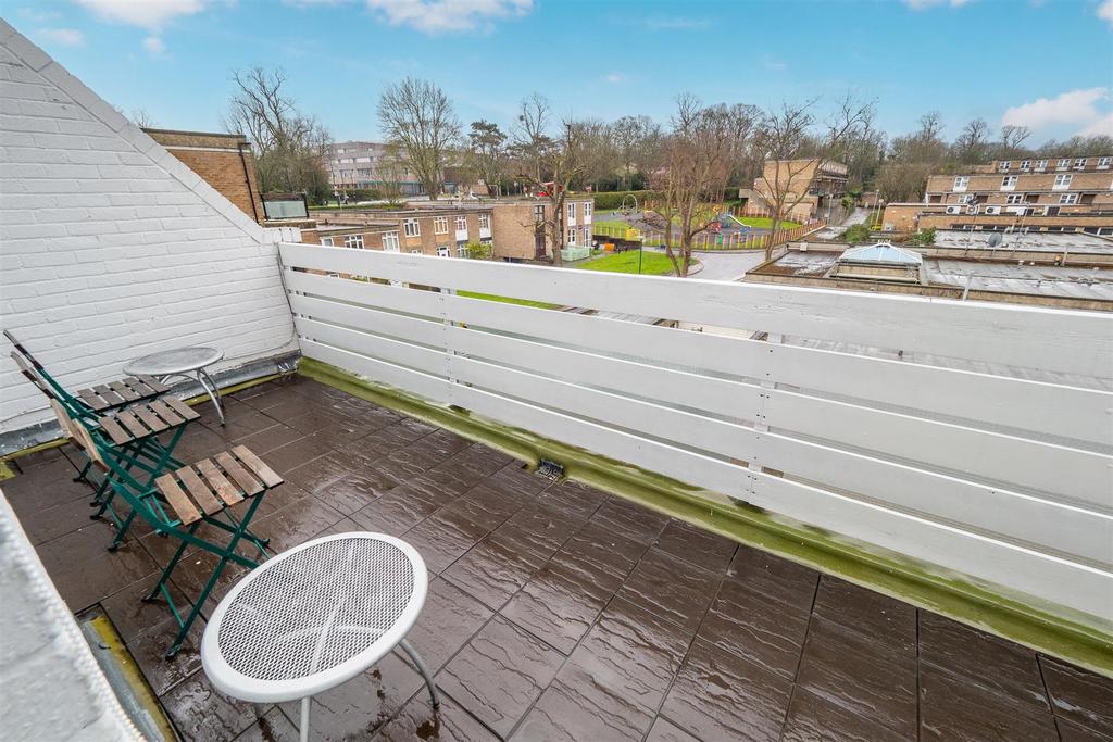 Apartment in Sutton - View 3