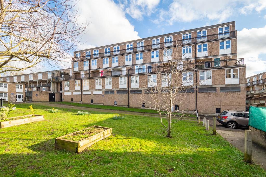 Apartment in Sutton - View 4