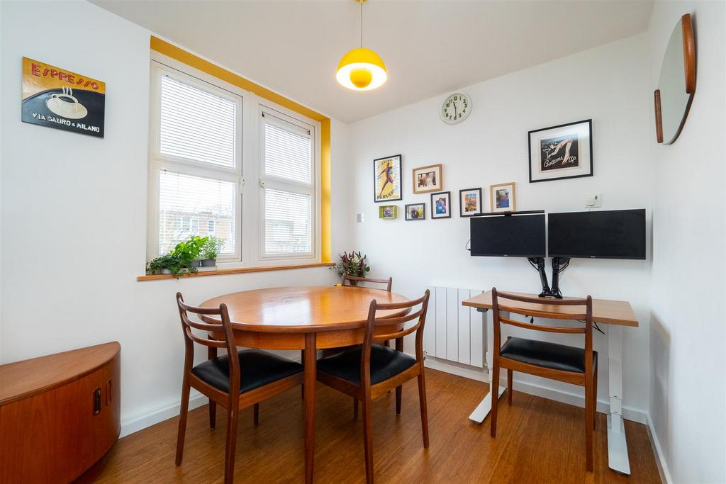Apartment in Sutton - View 5
