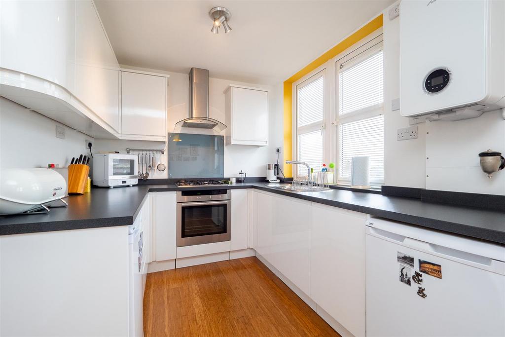 Apartment in Sutton - View 2