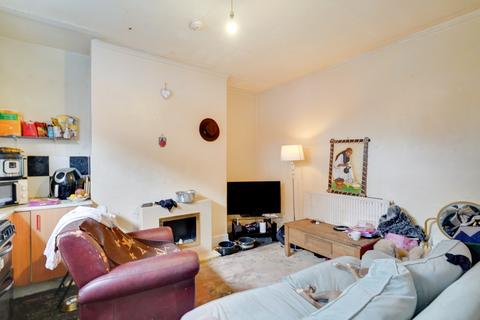 2 bedroom end of terrace house for sale, Recreation View, Leeds LS11