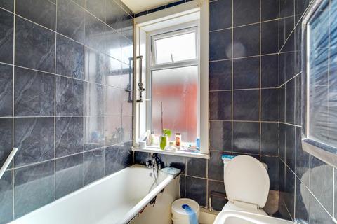 2 bedroom end of terrace house for sale, Recreation View, Leeds LS11