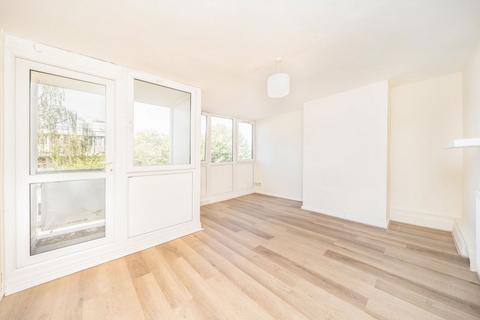 3 bedroom flat to rent, Fontley Way, London SW15