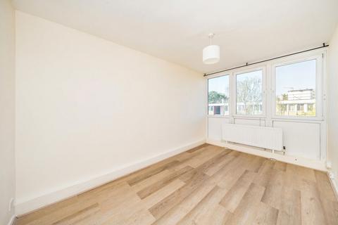 3 bedroom flat to rent, Fontley Way, London SW15