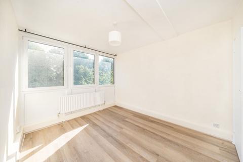 3 bedroom flat to rent, Fontley Way, London SW15