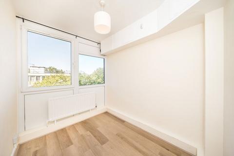 3 bedroom flat to rent, Fontley Way, London SW15